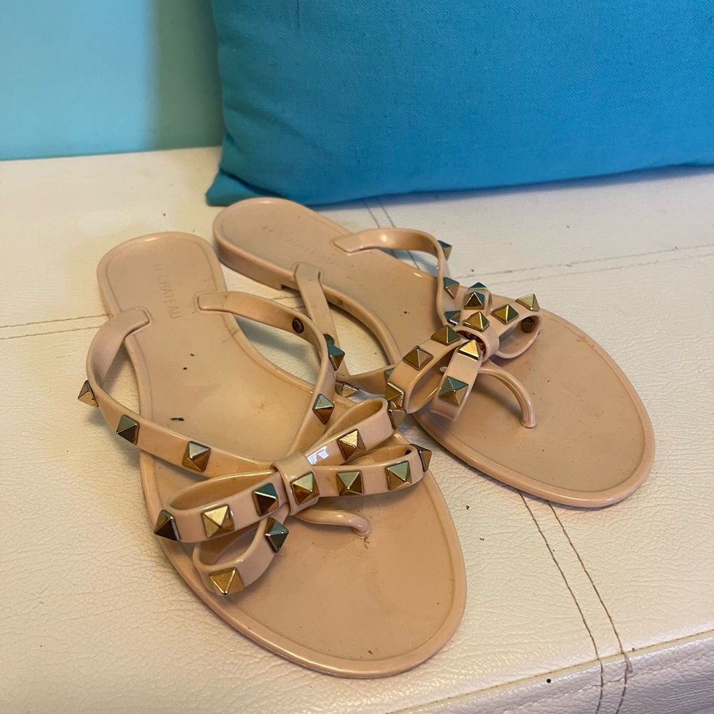 Le Chateau sandals